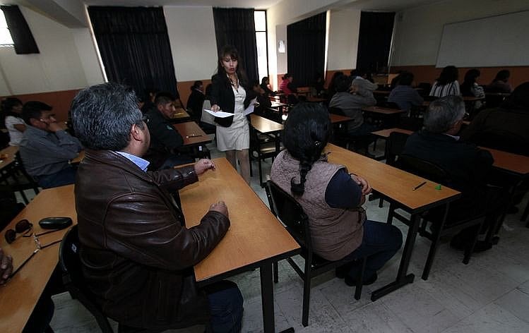 Pago de deuda social 2026: UGEL Arequipa Sur solicita documentos a docentes con enfermedad terminal