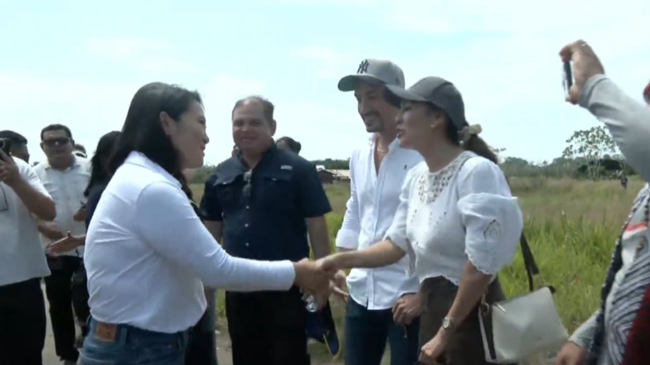 Keiko Fujimori llega a Purús para entregar 3.83 toneladas de ayuda humanitaria a población de Ucayali. Captura: TV Perú.