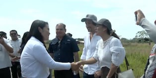 Keiko Fujimori llega a Purús para entregar 3.83 toneladas de ayuda humanitaria a población de Ucayali. Captura: TV Perú.