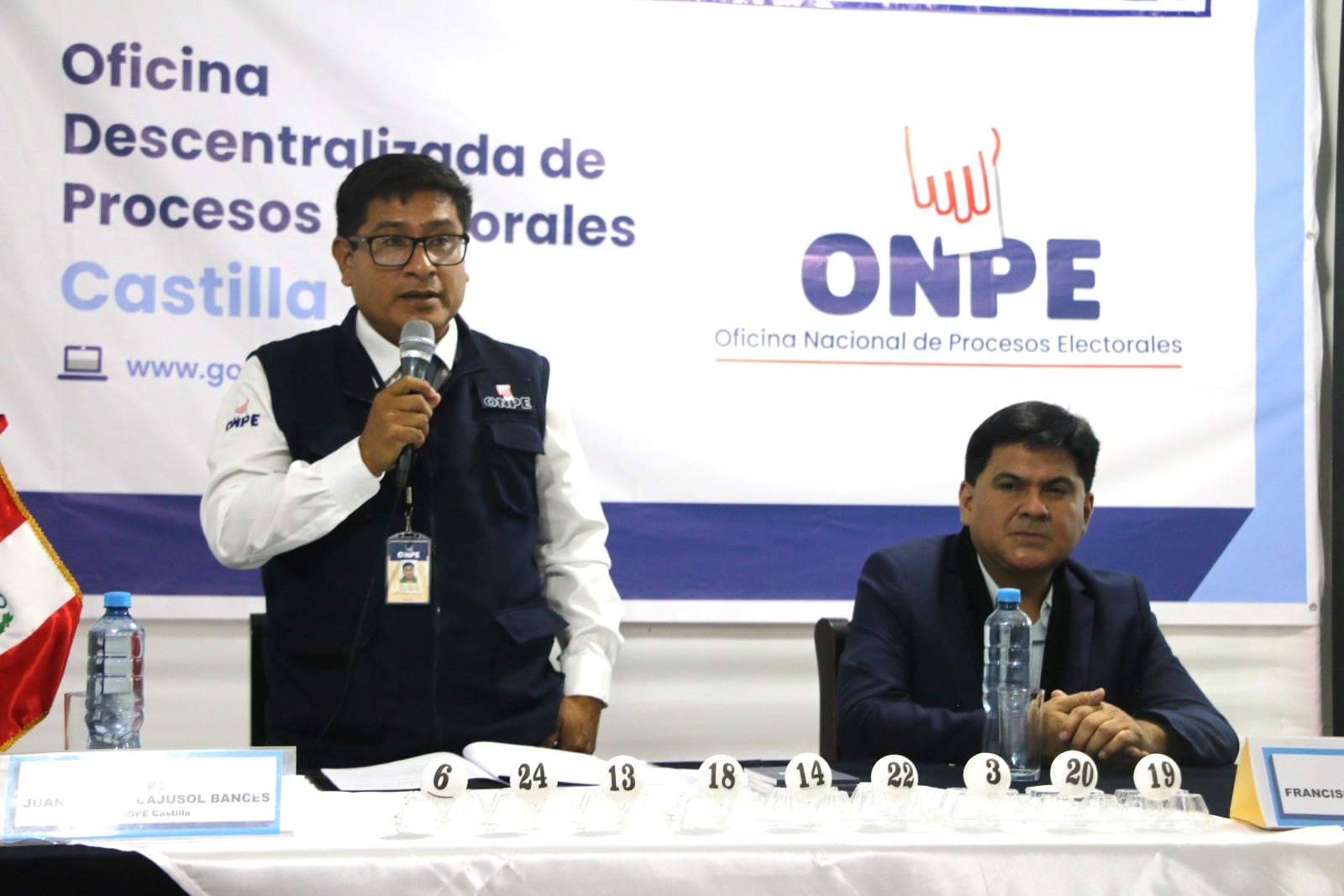 Tachas a miembros de mesa