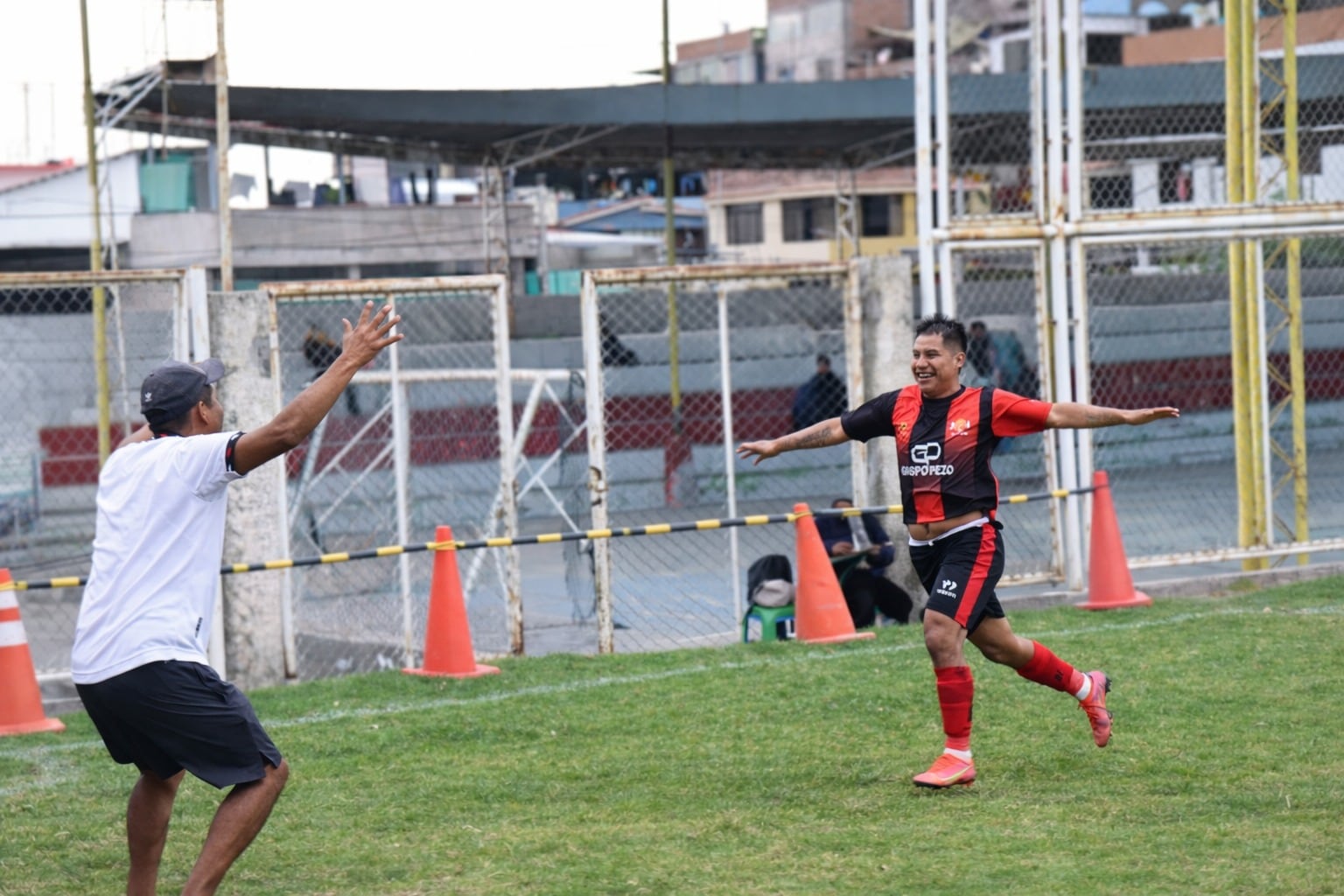 Festejo en el gol del triunfo de La Pepa. Foto: Las Pepa.