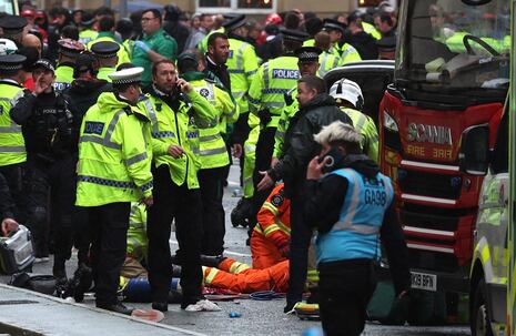 Reino Unido: Vehículo atropella a varios peatones durante desfile del Liverpool FC