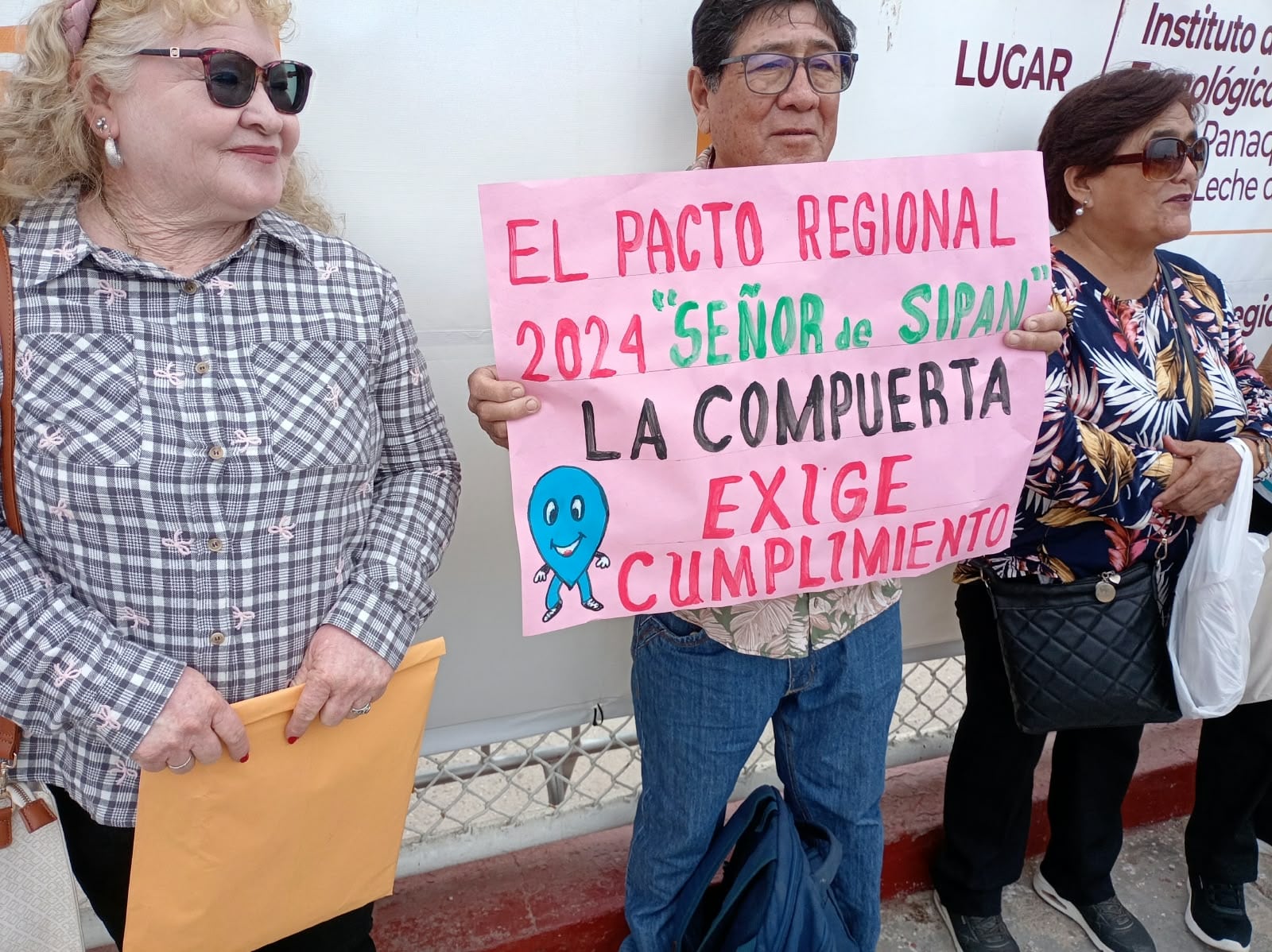 Moradores de Oyotún realizaron protesta en sede regional.