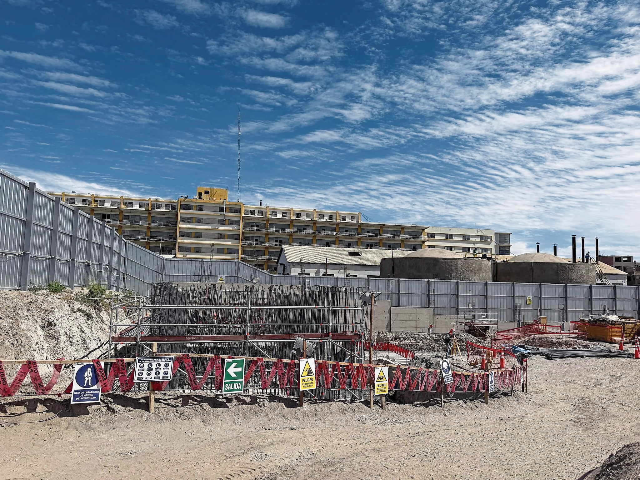 Construcción del contingencia del IREN Sur quedará para el hospital Honorio Delgado Espinoza (Foto: Pedro Torees/@photo.gec)