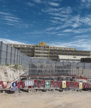 Construcción del contingencia del IREN Sur quedará para el hospital Honorio Delgado Espinoza (Foto: Pedro Torees/@photo.gec)