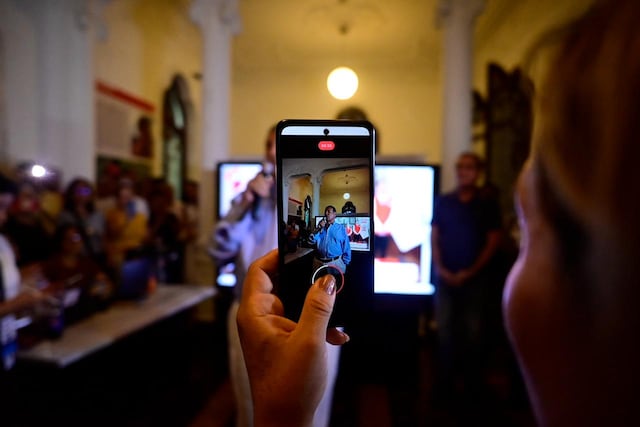El candidato por partido "Buen Gobierno", Jorge nieto, recibió el flash electoral en su local en el centro de Lima. (Fotos: Paloma del Solar /@photo.gec)
