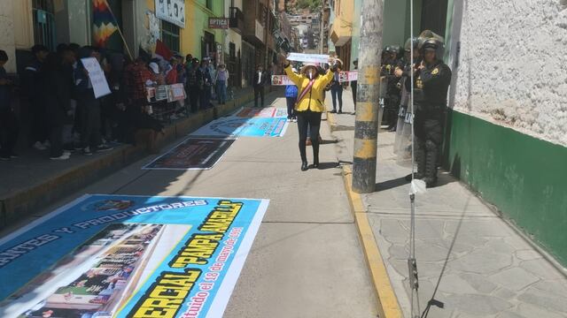 Huancavelica: Realizan protesta rechazando el autogolpe de Alberto Fujimori