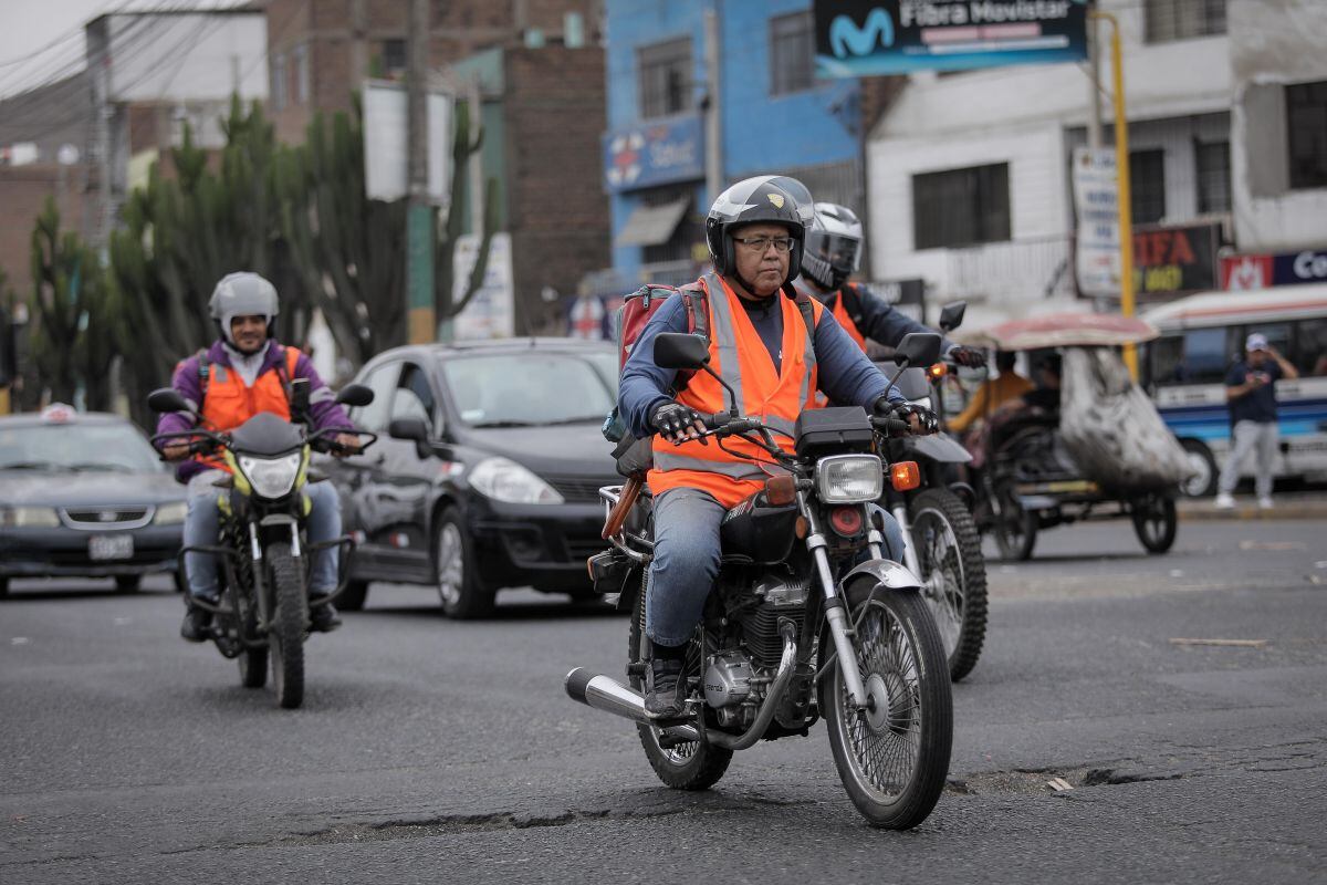 Los motociclistas deben usar chaleco retrorreflectante y casco certificado. (Foto: Joel Alonzo / @photo.gec)