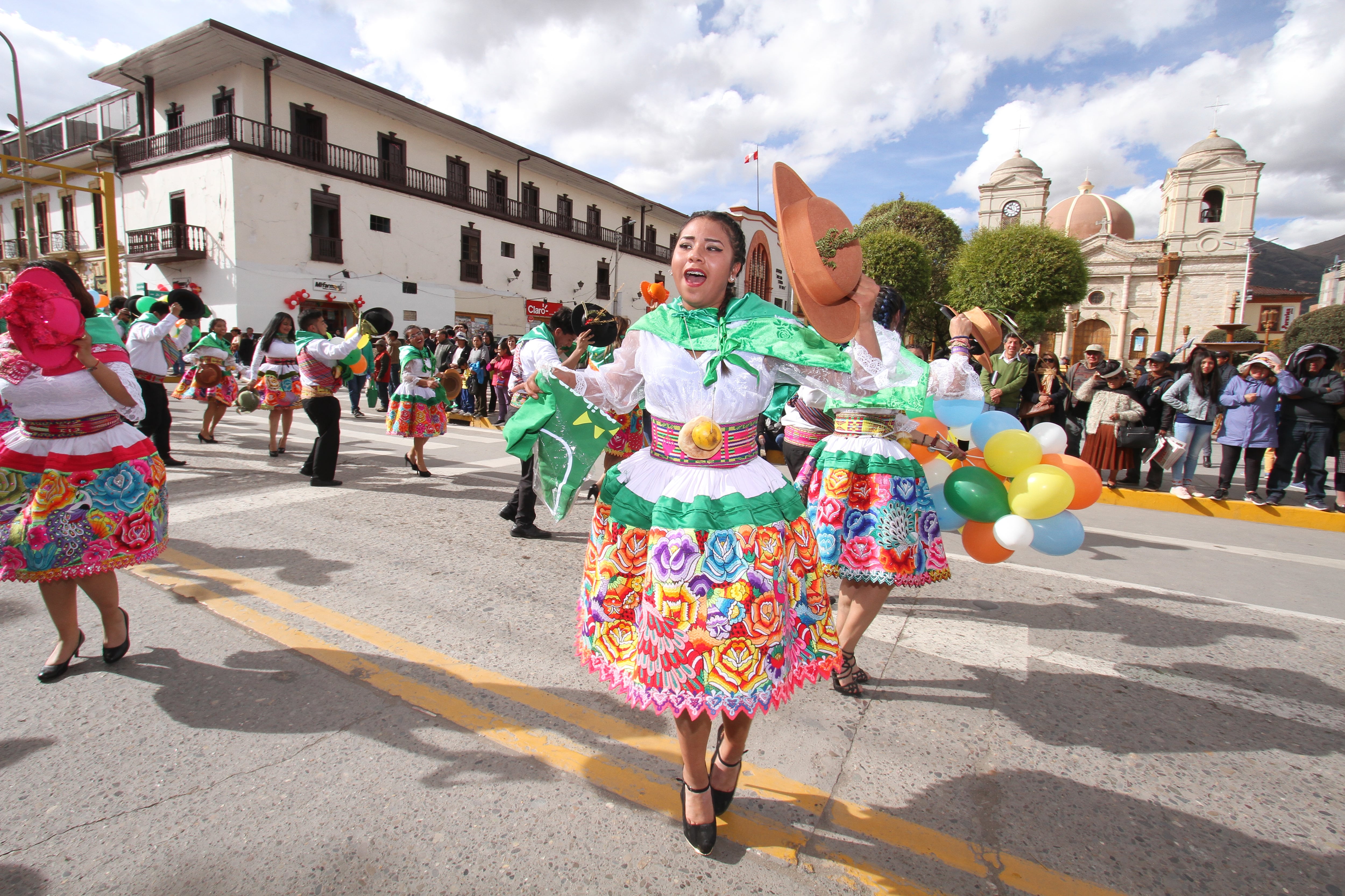 DECENAS DE ELENCOS PARTICIPARON DE LA COMPARSA POR LA FESTVIDAD DEL SANTIAGO POR LA CALLE REAL - SANTIAGO HUANCA - WANKA