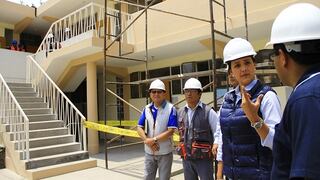 Yamila Osorio inspecciona colegios de Arequipa