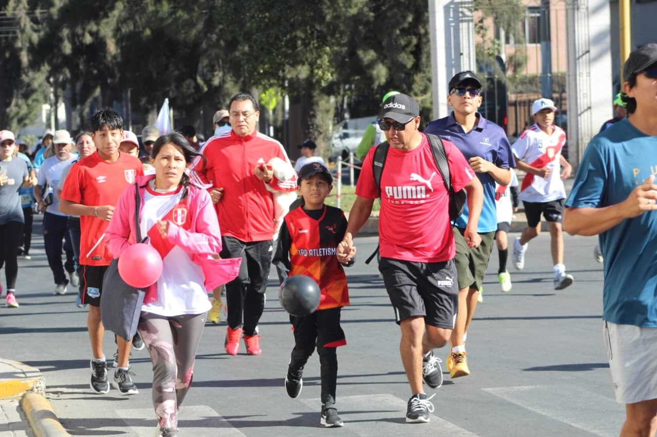 Trote Motivacional por el Día del Deporte y Fiestas Patrias en el distrito de Cayma, Arequipa. (Foto: Álvaro Figueroa/@photo.gec)