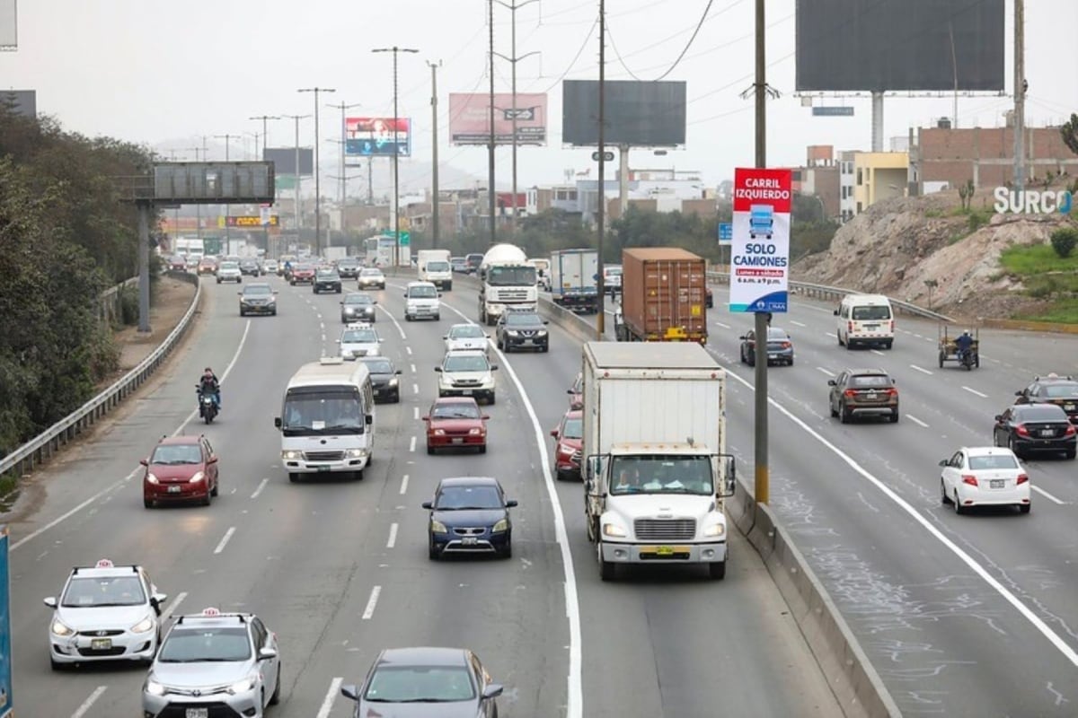 La Municipalidad de Lima inició la marcha blanca del ordenamiento del transporte en la Panamericana Sur, restringiendo carriles a vehículos de carga pesada. Conoce los detalles y vías alternas. (Foto: Andina)