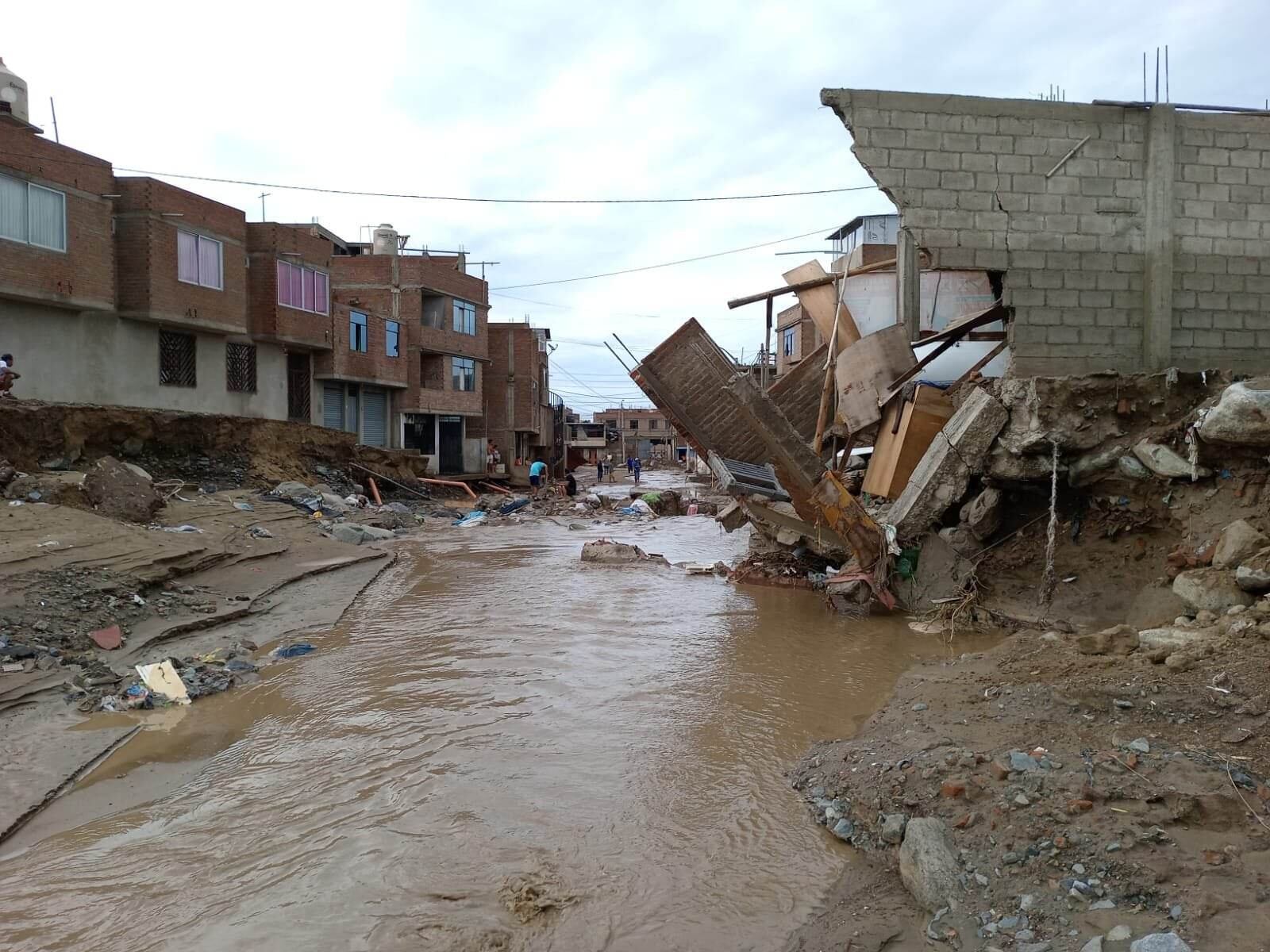 La demanda la hizo la presidenta del Consejo Regional de La Libertad, Verónica Escobal, luego de que el subgerente de Defensa Civil , Wilfredo Agustín Díaz, advirtiera que la Municipalidad Provincial de Trujillo no ha ejecutado ni un sol en acciones preventivas ante las lluvias.