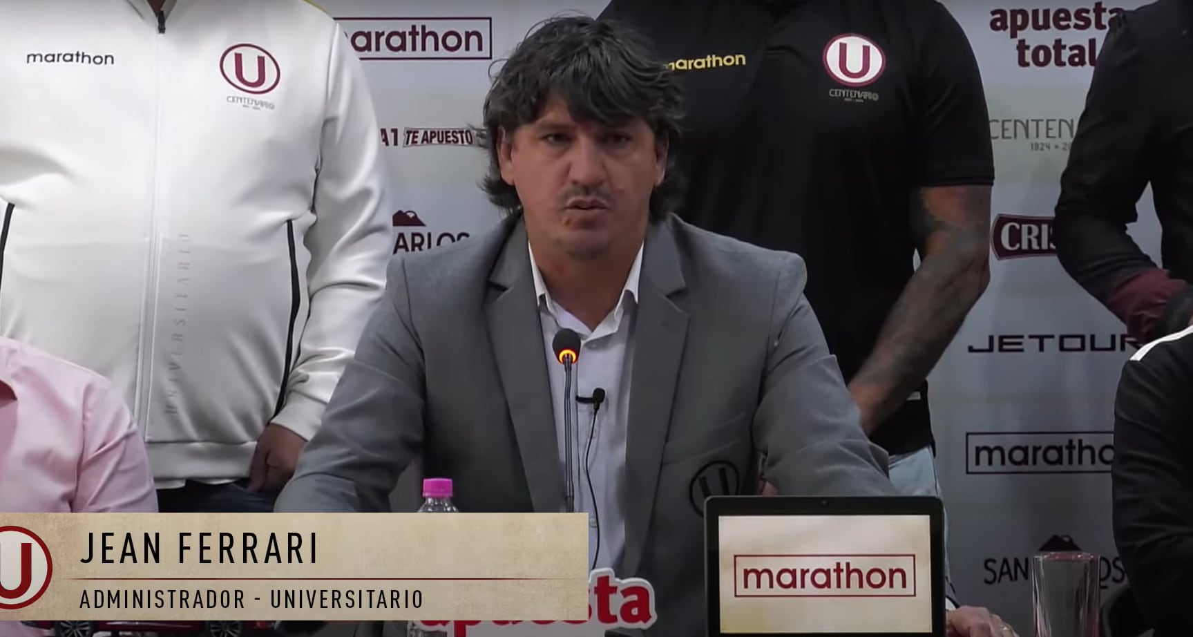 En una conferencia de prensa anunció su destitución como administrador de la U, tras una controvertida decisión de la Sunat. El directivo cuestionó la legalidad del proceso. (Foto: Universitario).