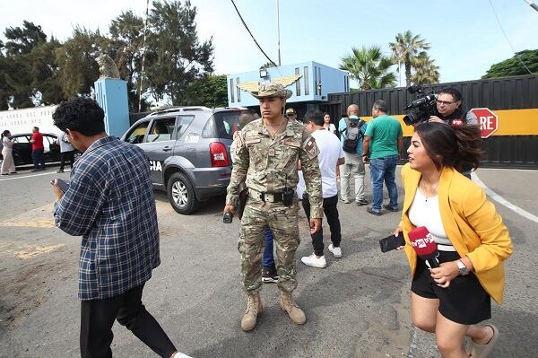 Paolo Guerrero salió de la capital en medio de fuertes medidas de seguridad. Foto: jorge.cerdan/@photo.gec
