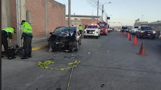 Policía muere al chocar su carro en la Variante de Uchumayo