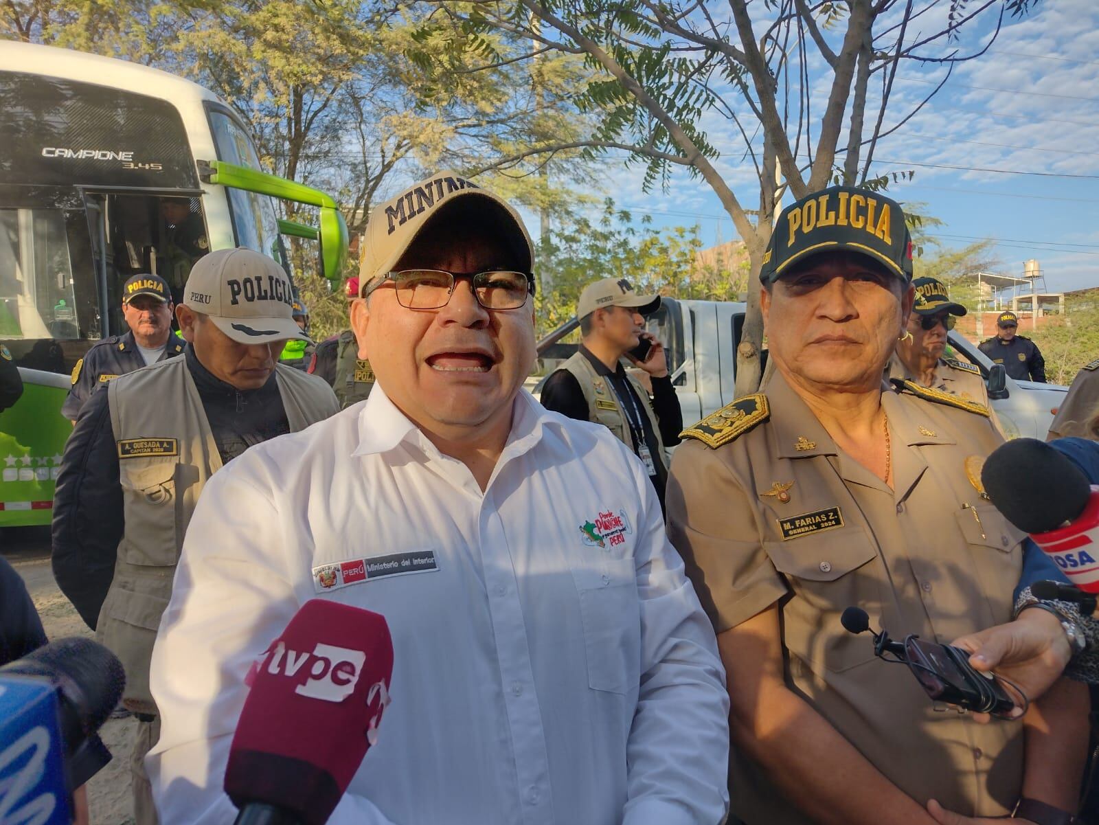El ministro Juan José Santibáñez llegó a la ciudad de Piura para coordinar diversos operativos.