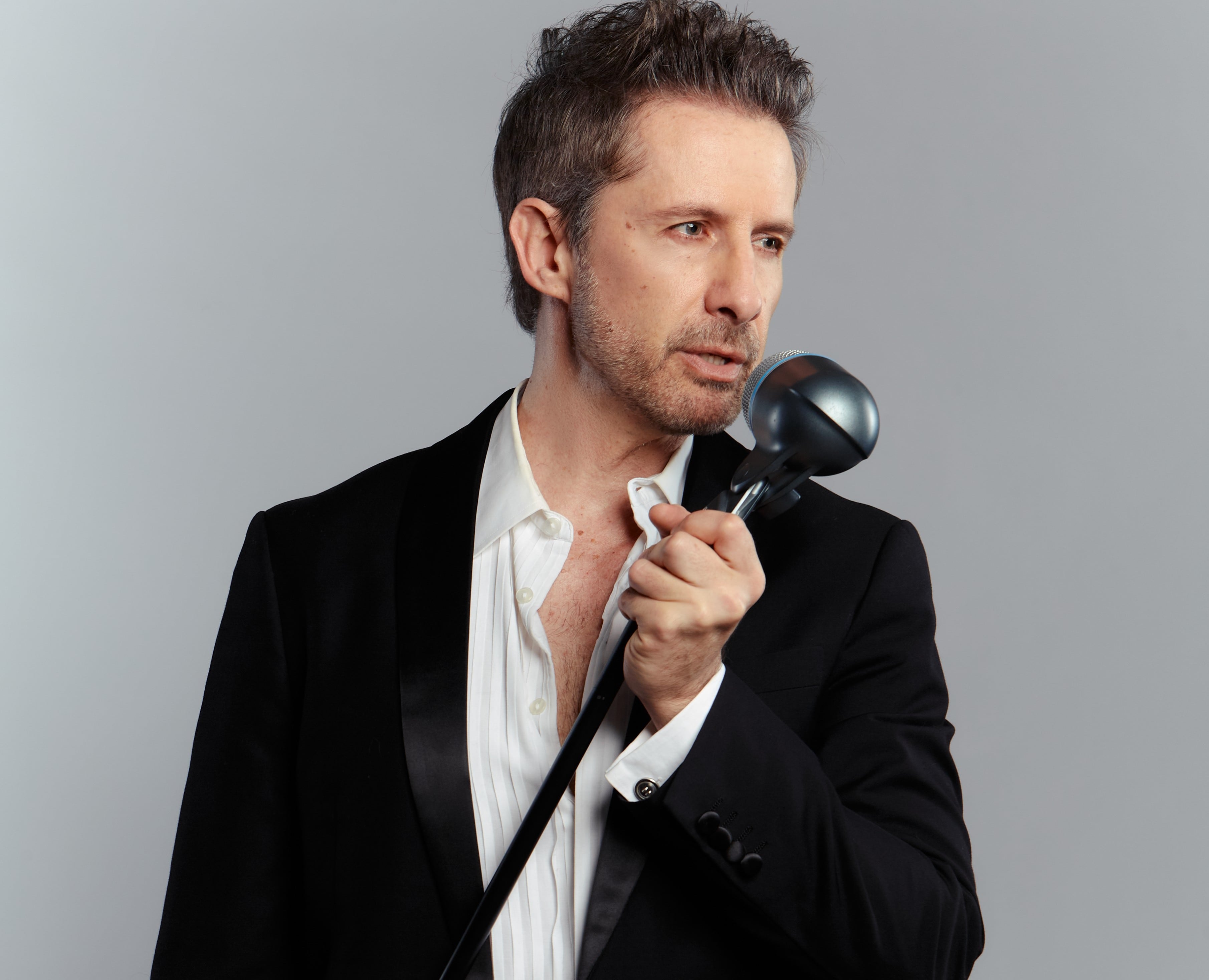 Cabe destacar que, en el año 2012, Marco Zunino fue el primer actor latinoamericano en asumir el rol protagónico de Billy Flynn en el icónico musical “Chicago” en Broadway, en el Ambassador Theatre de Nueva York marcando un hito para el teatro musical peruano.