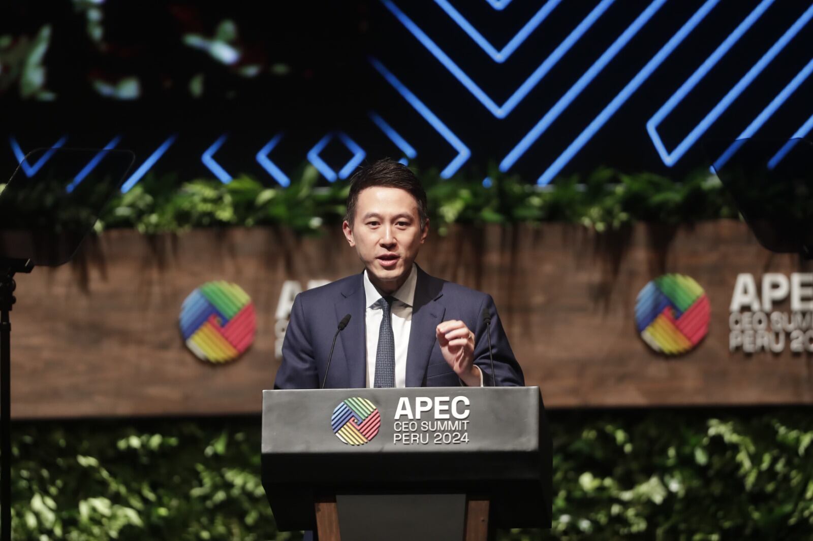 Shou Zi Chew, durante su conferencia magistral en APEC 2024, realizado en Lima-Perú .