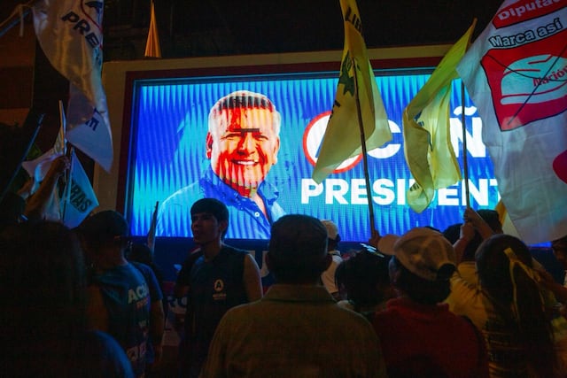 Debate electoral JNE: simpatizantes se concentran fuera del Centro de Convenciones en el último día