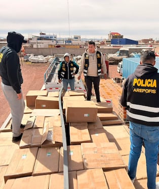 Puno: Policías decomisan mercadería por más de 6 millones