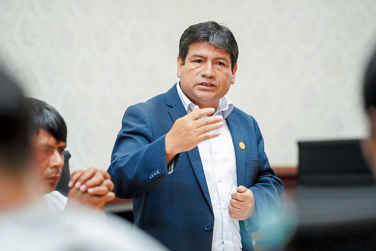 Consejeros Robert de la Cruz y Frank Solórzano pidieron que el Ministerio Público acelere las investigaciones en contra de quienes accedieron a títulos fraudulentos.