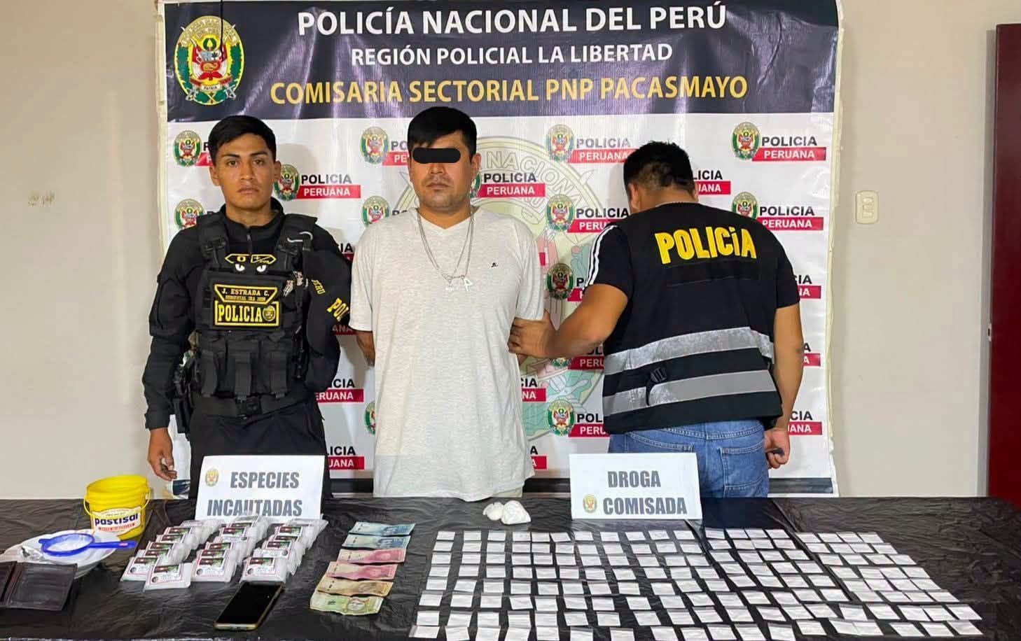 Se le incautó 150 sobres con clorhidrato de cocaína y 50 gramos de la misma sustancia ilícita.
