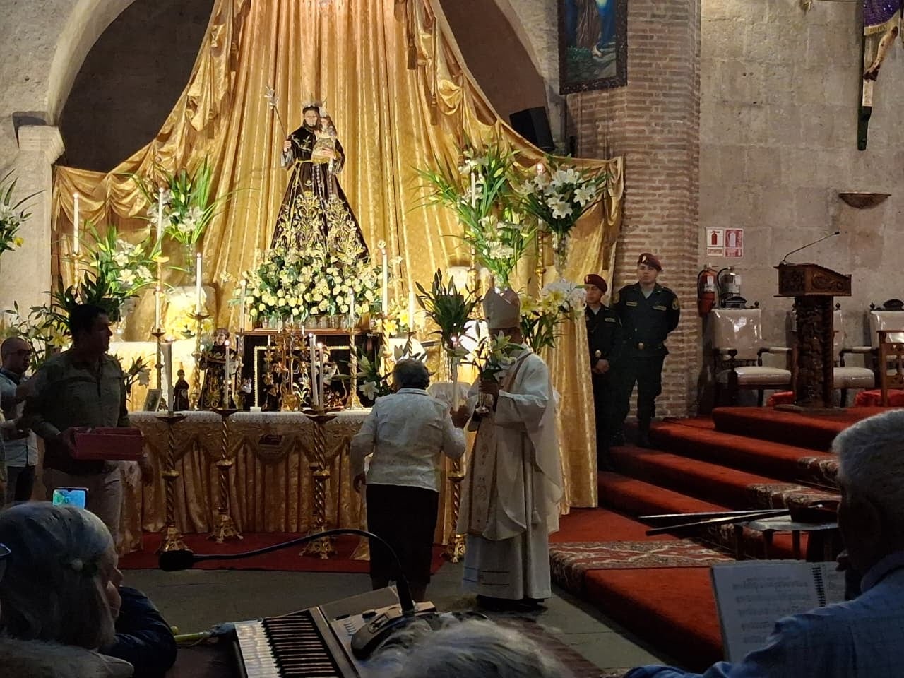 Misa por el día de San Antonio de Padua en Arequipa. (Foto: Flor Barrios/@photo.gec)