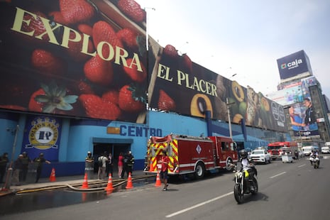 La Victoria: Reportan incendio en Polvos Azules que se habría iniciado en un almacén de zapatillas