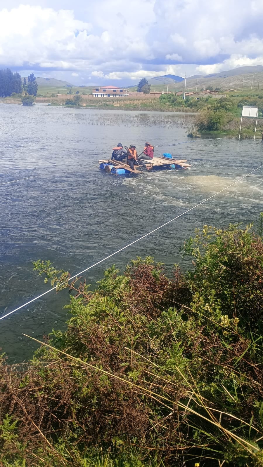 Pueblos del sur de Acolla y Marco padecen por laguna que no puede desfogar