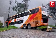 Milagro en carretera: Pasajeros se salvan de caer al río Tarma tras despiste