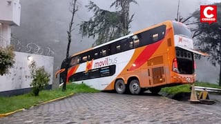 Milagro en carretera: Pasajeros se salvan de caer al río Tarma tras despiste