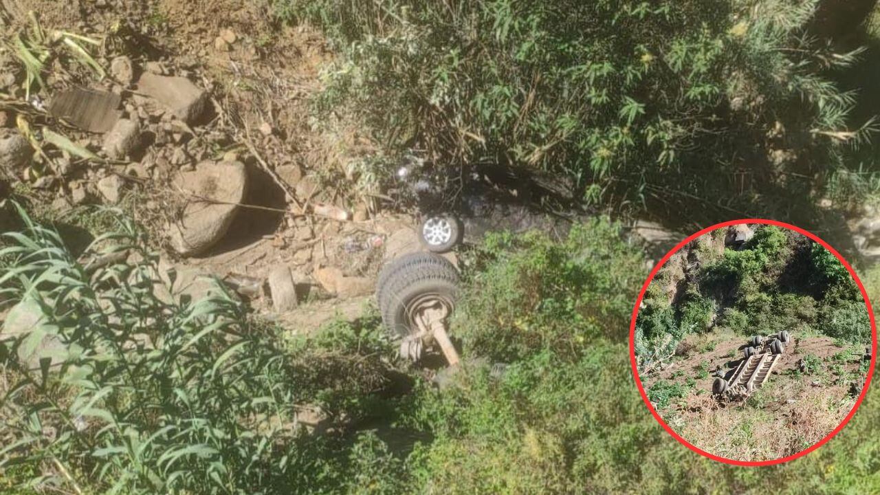 Tráiler y automóvil chocaron en sector Lomas del Viento, en Otuzco, y luego cayeron a precipicio de 300 metros.