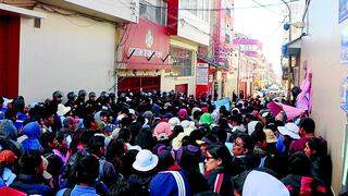Estudiantes de JAE Puno protestan contra gobernador regional de Puno