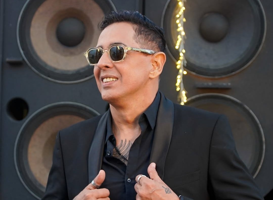 El cantante cubano Paulo Fernández Gallo, conocido como Paulito FG, falleció este sábado 1 de marzo en un accidente de tránsito en La Habana. El artista, famoso por interpretar Confío en ti, impactó su vehículo contra un ómnibus, perdiendo la vida de inmediato.