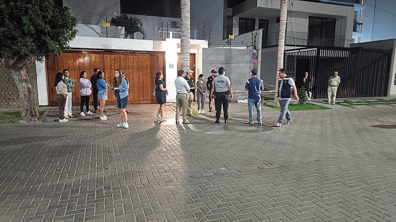 Maricsa Alfaro tenía 1.8 gramos de alcohol por litro de sangre cuando embistió y dejó en cuidados intensivos al vigilante Juan Martínez, en la urbanización Las Palmas del Golf. Además, ya tenía dos infracciones graves al Reglamento de Tránsito. En tanto, PNP investiga a agentes que consignaron que herido sufrió caída.