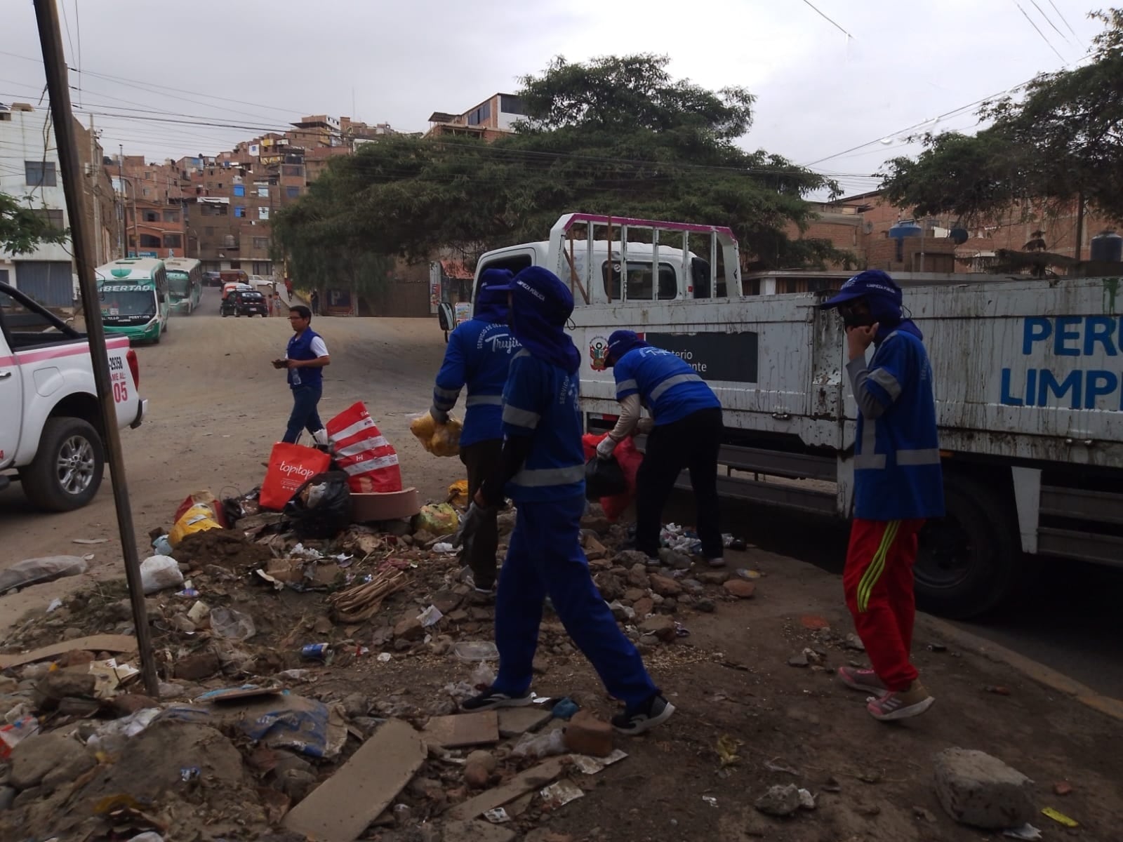 Por ello se invita a los moradores a sumarse a este ejercicio de salubridad pública que ayudará a evitar afectaciones ante la posibilidad de que vuelvan a caer nuevas lluvias.