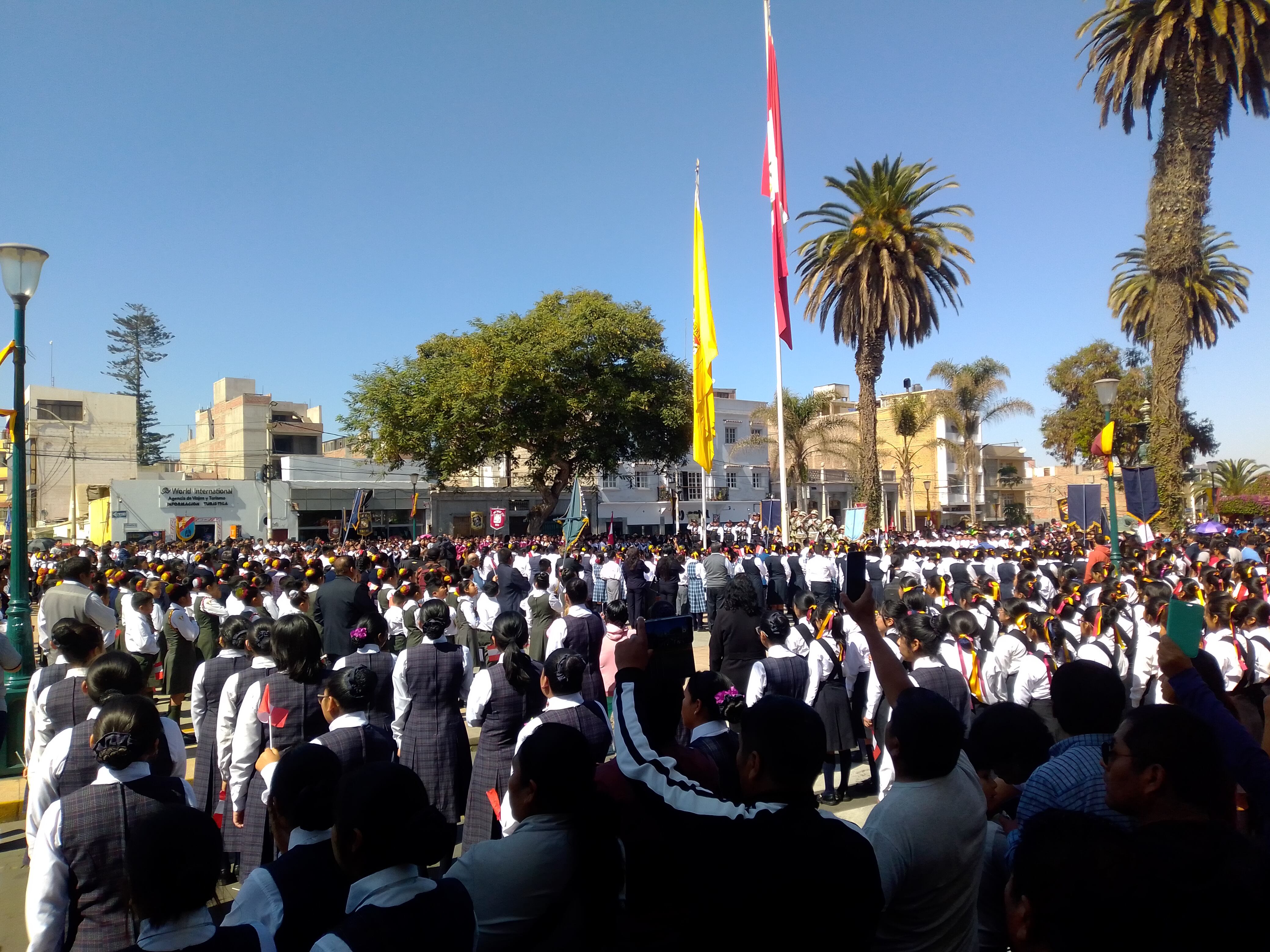 Masiva actividad se realizó luego de izar el pabellón del Perú y la bandera de Tacna. (Foto: GEC)