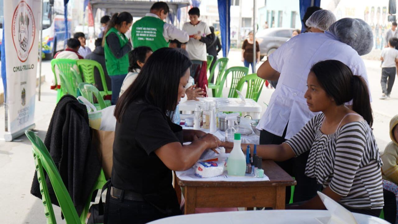 Unas 400 mujeres se benefician en este evento realizado en el distrito de Alto Trujillo.