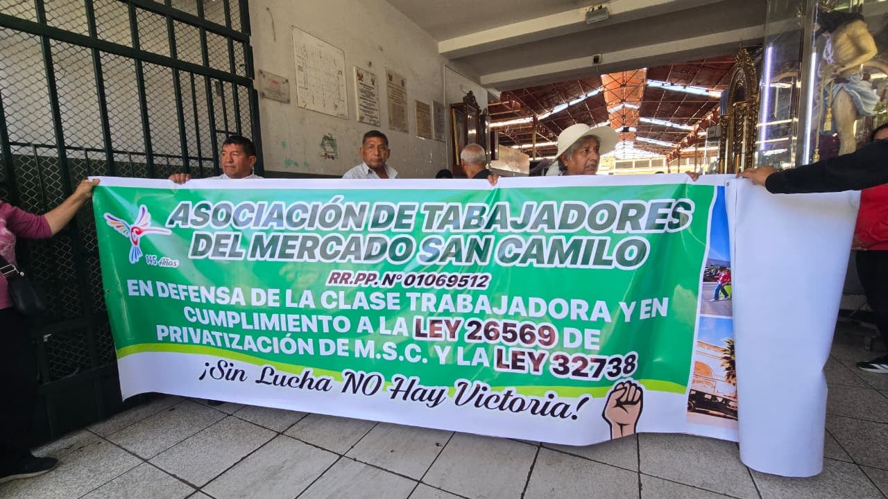 Comerciantes de San Camilo exigen que la Municipalidad de Arequipa les venda sus puestos (Foto: Yunsu Pariapaza/@photo.gec)