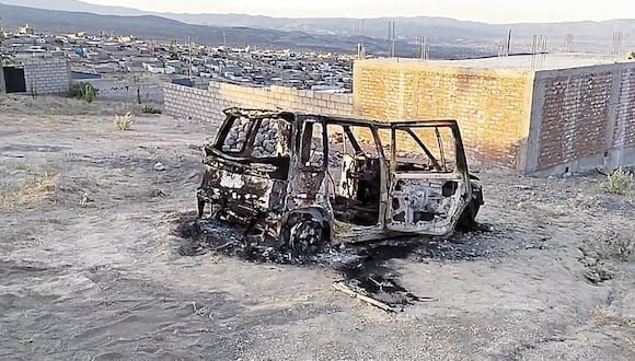Vecinos quemaron el vehículo. Foto: GEC.