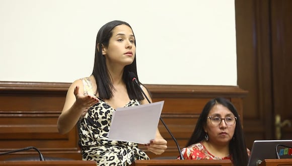 Sigrid Bazán denuncia a Patricia Chirinos por supuestas negociaciones con Jaime Villanueva. (Foto: Congreso)