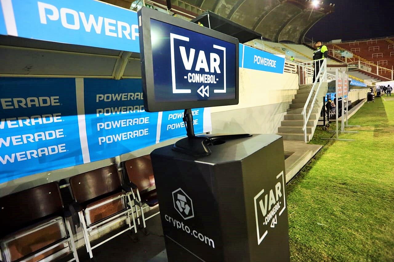 VAR instalado en la tribuna occidente de la estadio de la Unsa. Foto; Dato Agencia.