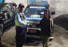 La Libertad: Sereno honesto encuentra celular en la plaza de armas y lo devuelve a su propietaria en Paiján