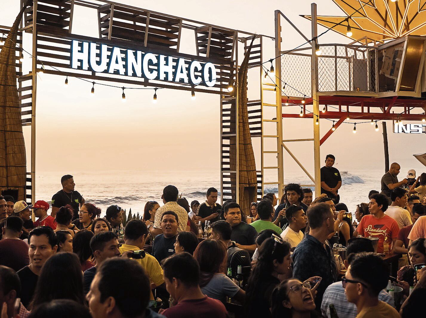 Los negocios locales están obligados a cerrar desde la medianoche. Presidente de la Asociación de Hoteles, Restaurantes y Afines, Timoteo Maza, señala que el Gobierno hace un “sacrificio” y los perjudica. Gremio de músicos buscará reunión con César Acuña, pero prefecta Carolina Velasco dice que habrá mano dura.