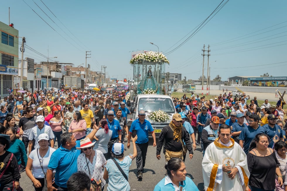 Imagen de la Virgen de la Puerta recorre Trujillo