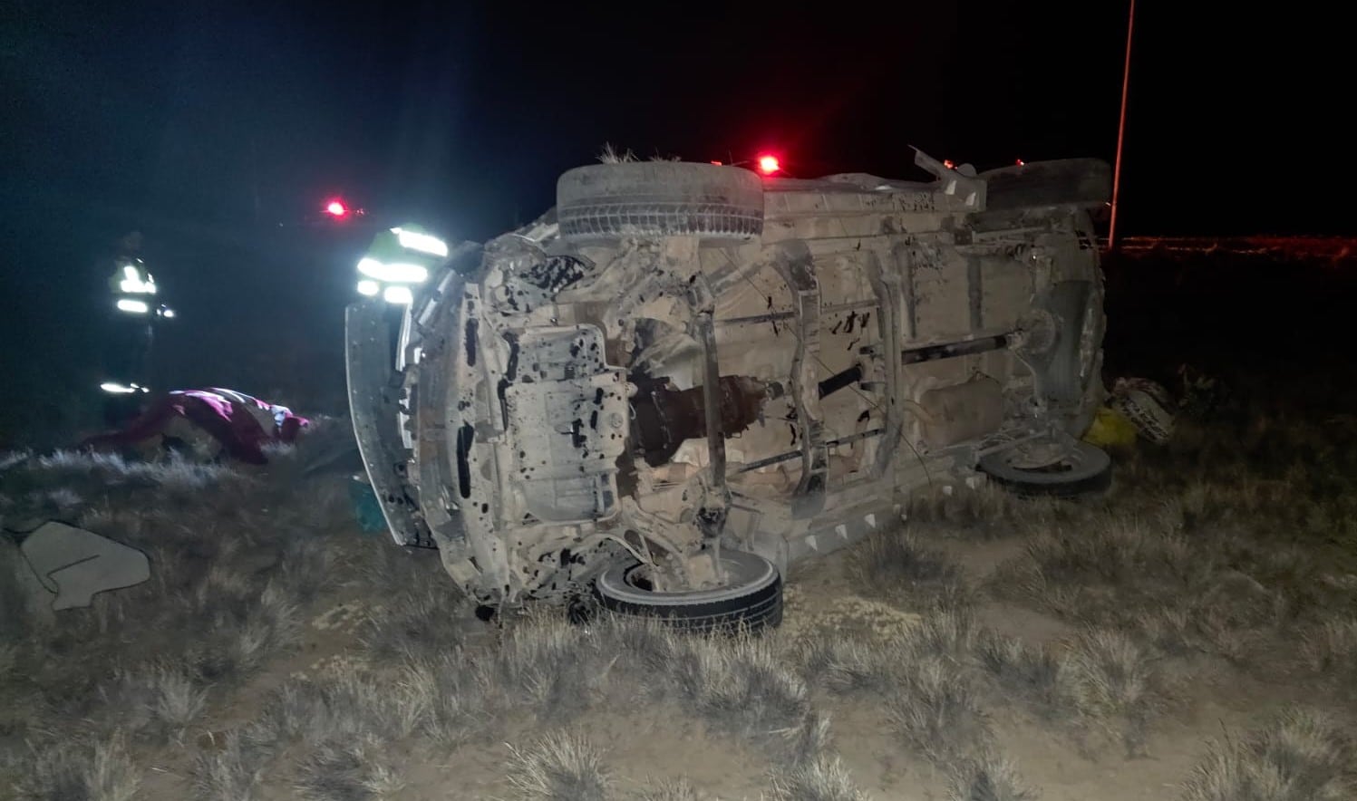 Camioneta quedó fuera de la pista en la carretera Binacional.