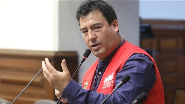 Arequipa: Fiscal pide 11 años de pena privativa para congresista Edwin Martínez por lavado de activos