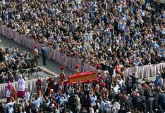 Casi 20 mil fieles han pasado ante el féretro del papa Francisco en su primer día en la basílica