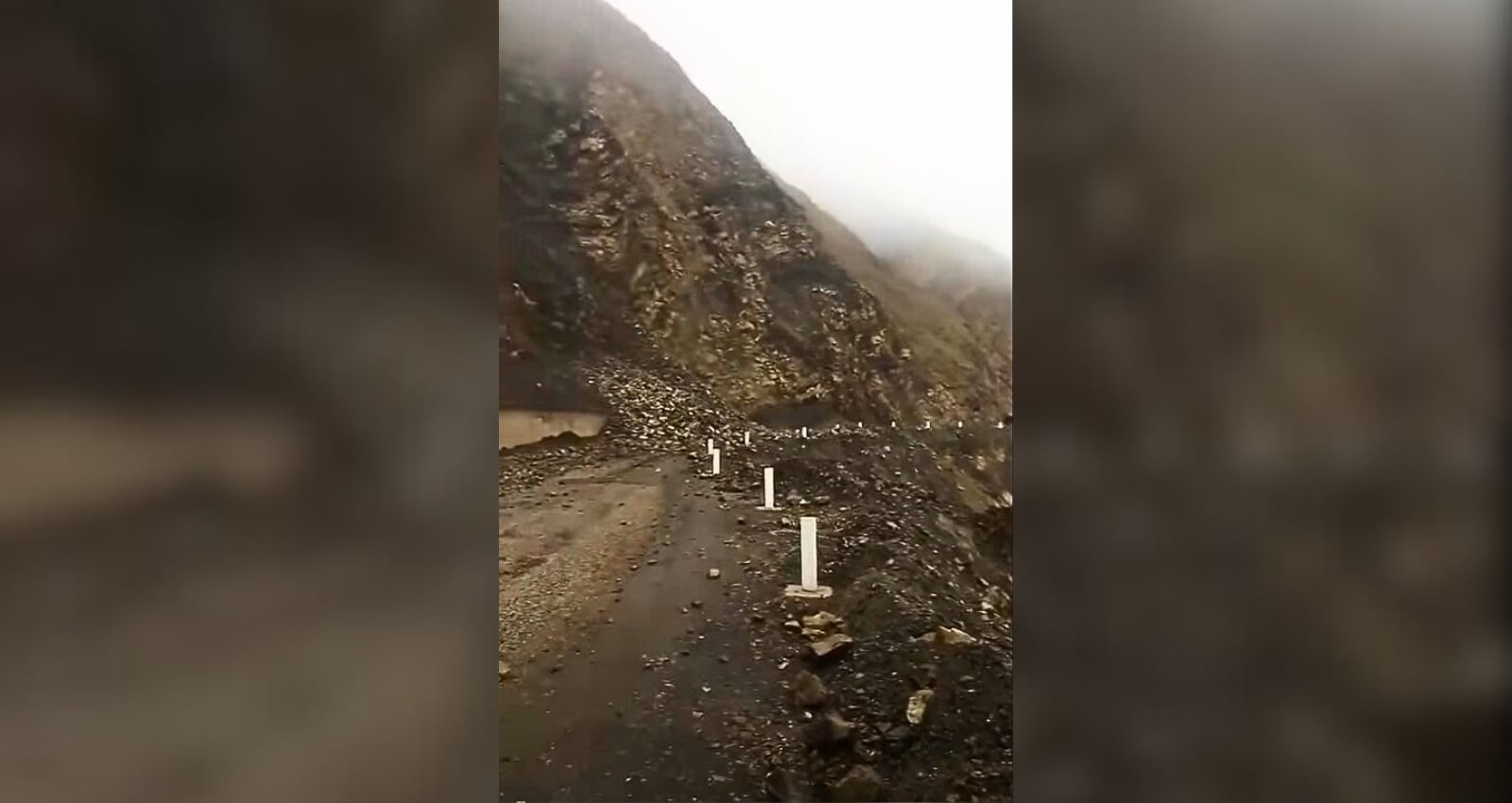 Derrumbes dejan vehículos varados en vía regional por lluvias en Tipán, Castilla. Foto: Juan C. Valdivia.